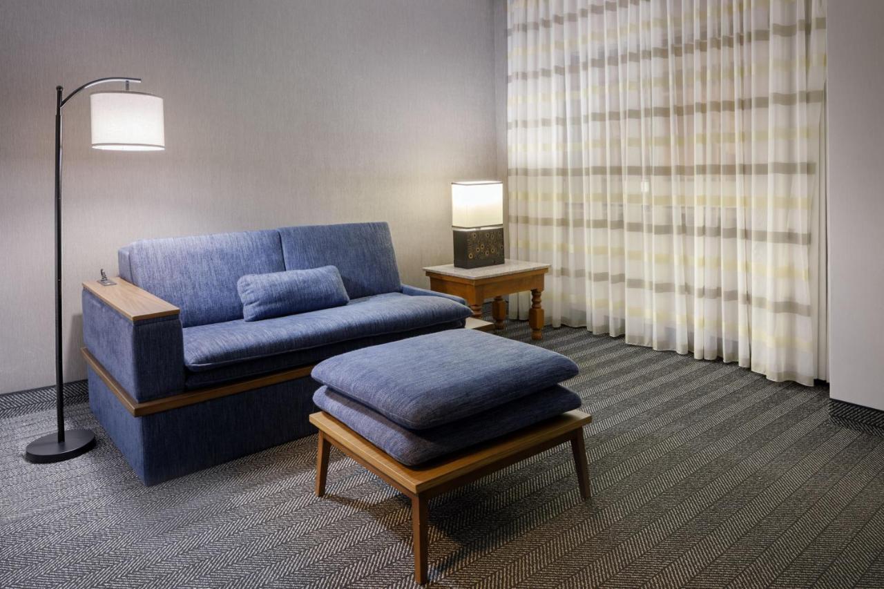 Courtyard 3*